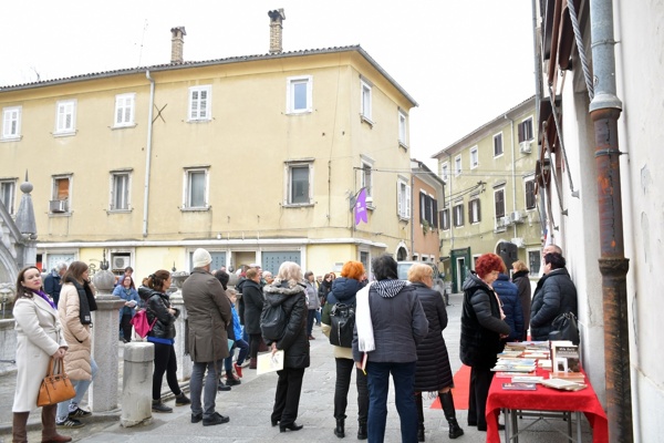 Branje poezije na prostem 2024